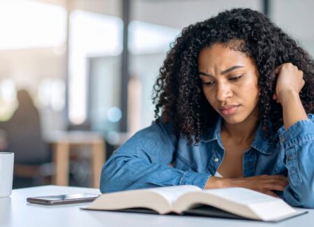 Por Que Leio Devagar? As 3 Causas Mais Comuns para Estudantes (e Como Mudar)